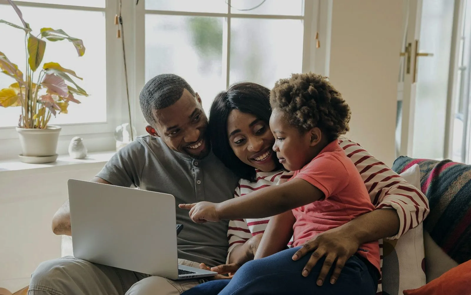 Comprehensive featured exposure for your home on all the major property portals
We make sure your property really stands out on the main property search sites with portal optimisation. - Martyn Gerrard